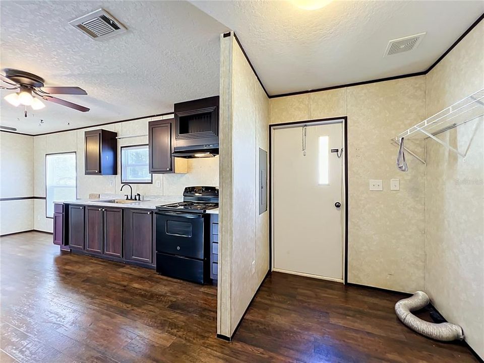 For Sale: $269,900 (3 beds, 2 baths, 1248 Square Feet)
