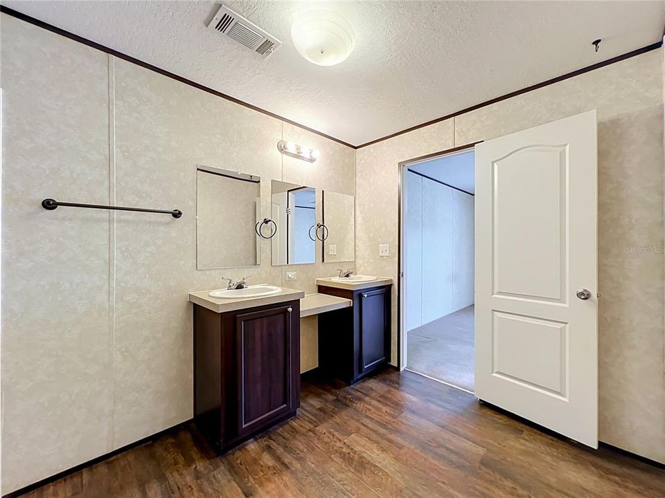 For Sale: $269,900 (3 beds, 2 baths, 1248 Square Feet)