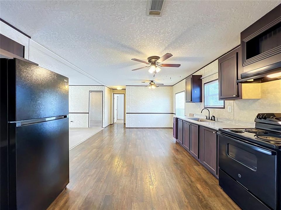 For Sale: $269,900 (3 beds, 2 baths, 1248 Square Feet)
