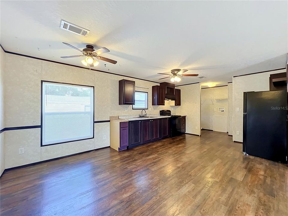 For Sale: $269,900 (3 beds, 2 baths, 1248 Square Feet)