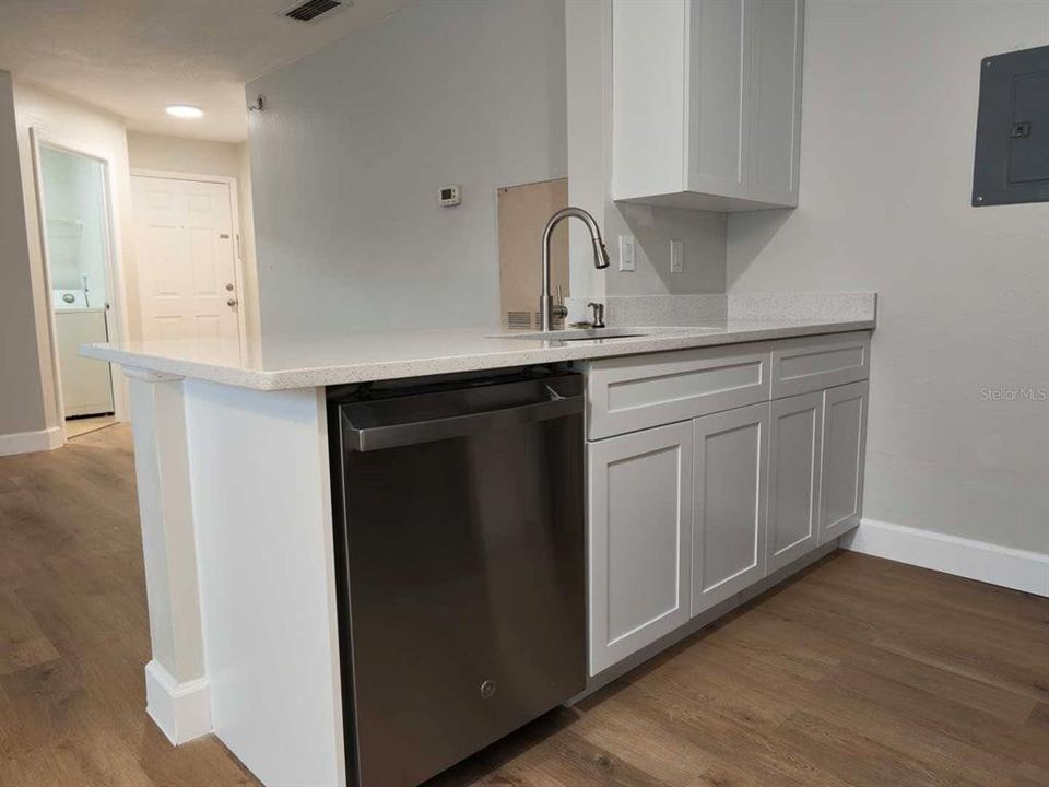 For Rent: $1,375 (1 beds, 1 baths, 674 Square Feet)
