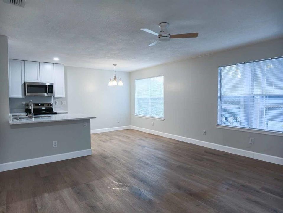 For Rent: $1,375 (1 beds, 1 baths, 674 Square Feet)