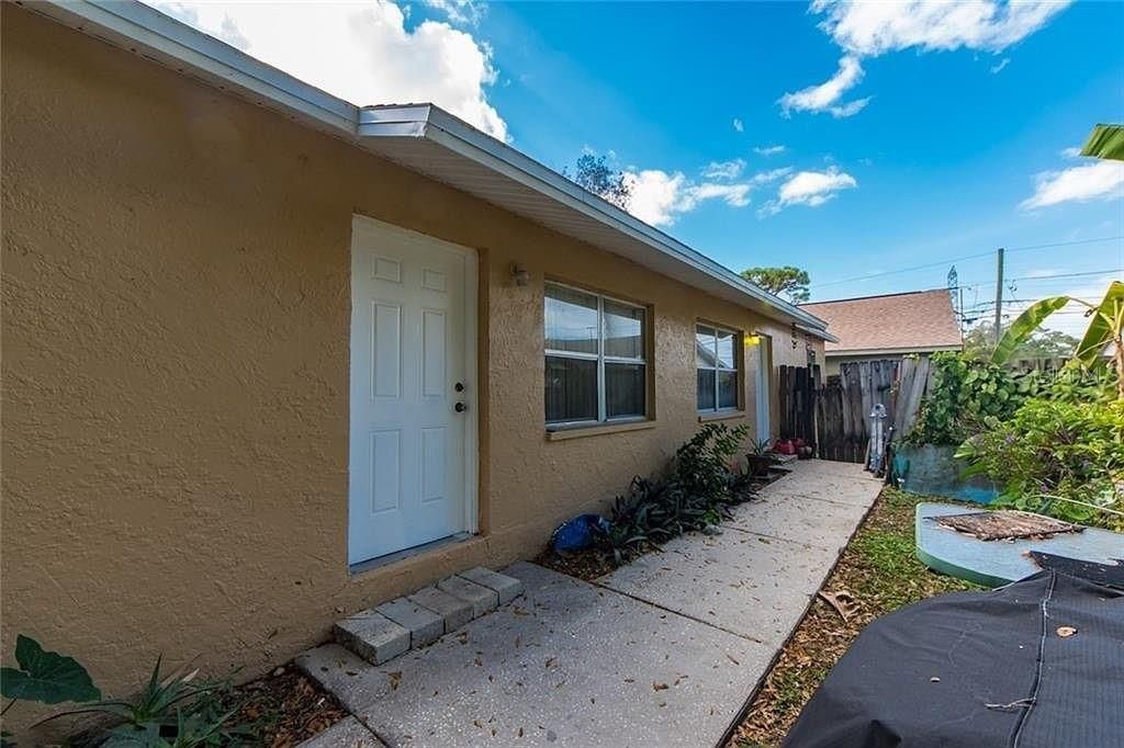 For Sale: $699,990 (7 beds, 0 baths, 2512 Square Feet)