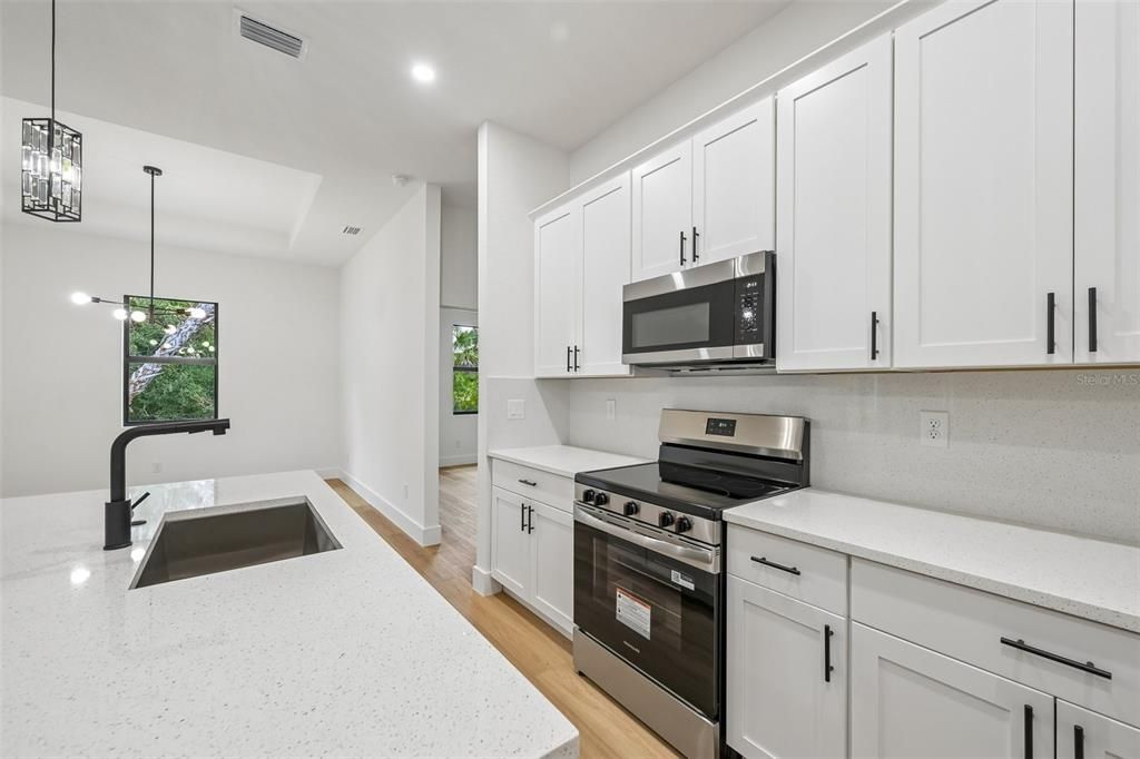 For Sale: $334,900 (3 beds, 2 baths, 1622 Square Feet)