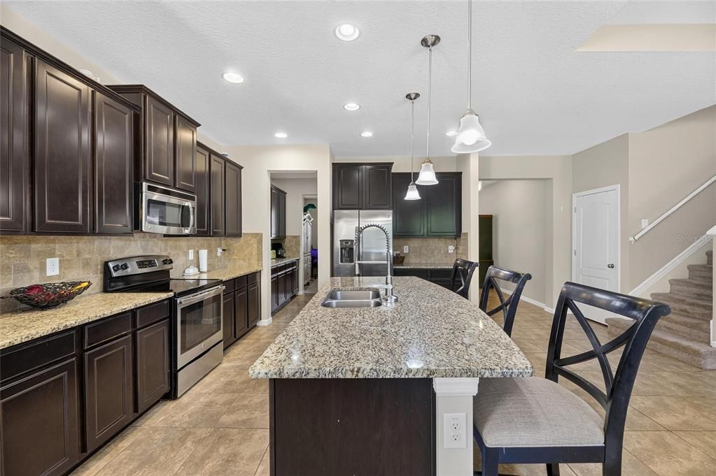 For Sale: $500,000 (4 beds, 3 baths, 3235 Square Feet)