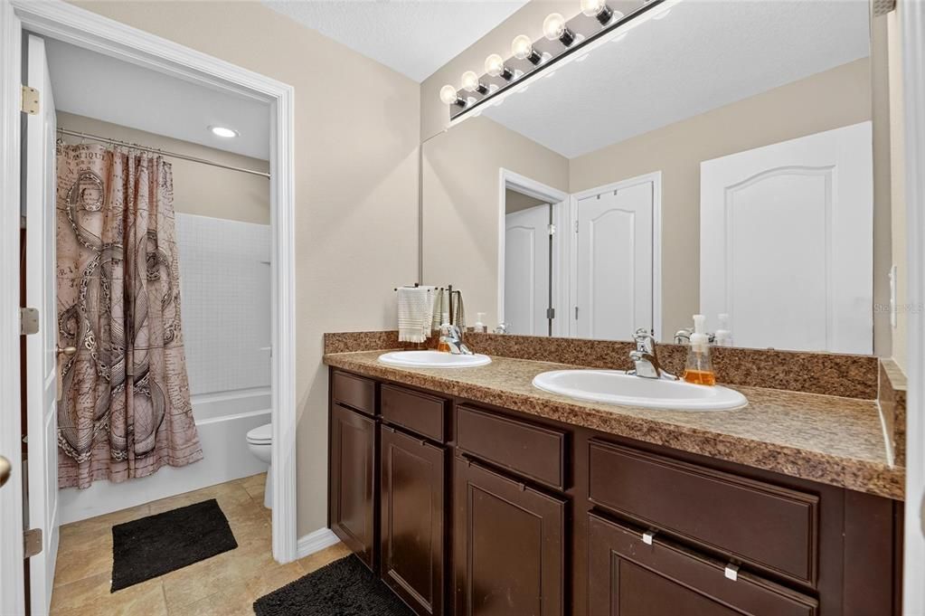 For Sale: $500,000 (4 beds, 3 baths, 3235 Square Feet)