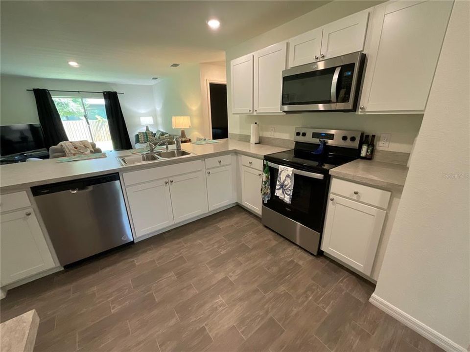 For Sale: $324,900 (3 beds, 2 baths, 1552 Square Feet)