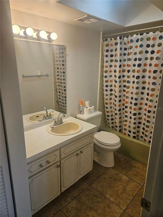 For Rent: $1,300 (1 beds, 1 baths, 635 Square Feet)