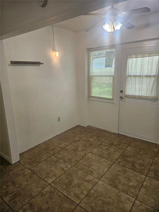For Rent: $1,300 (1 beds, 1 baths, 635 Square Feet)