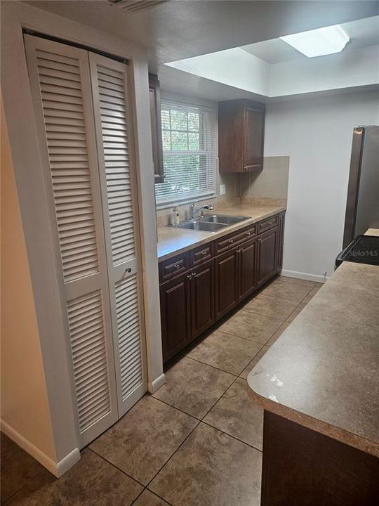 For Rent: $1,300 (1 beds, 1 baths, 635 Square Feet)