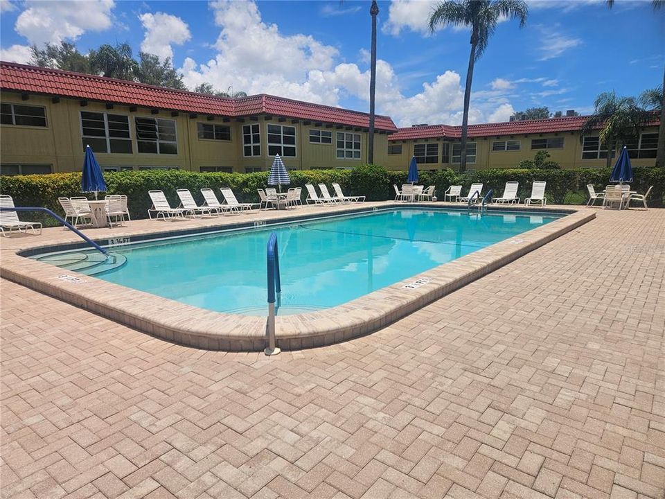 For Rent: $1,300 (1 beds, 1 baths, 635 Square Feet)