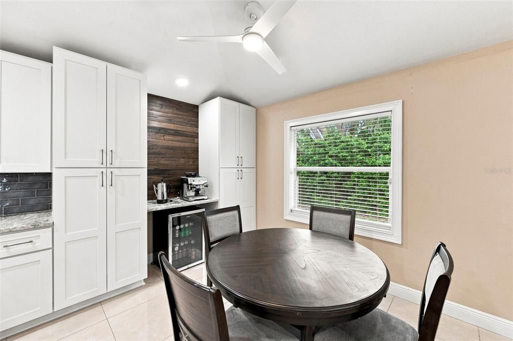En Venta: $592,900 (4 camas, 2 baños, 2421 Pies cuadrados)