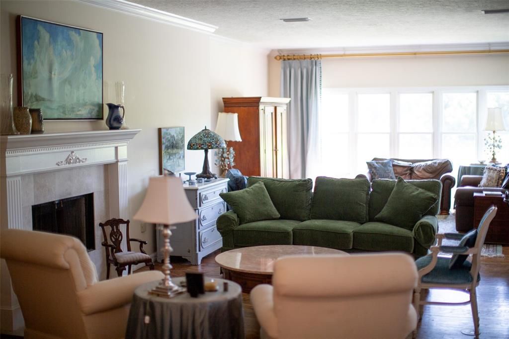 For Sale: $2,100,000 (6 beds, 5 baths, 4305 Square Feet)