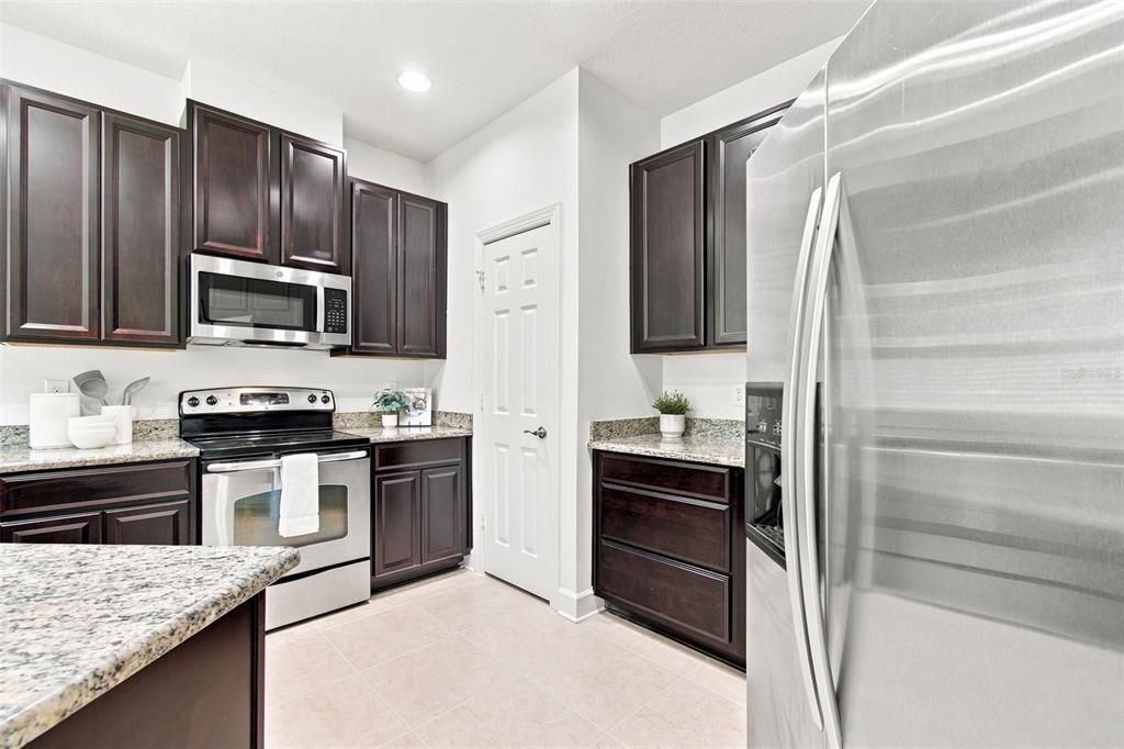 For Sale: $499,999 (3 beds, 3 baths, 2295 Square Feet)