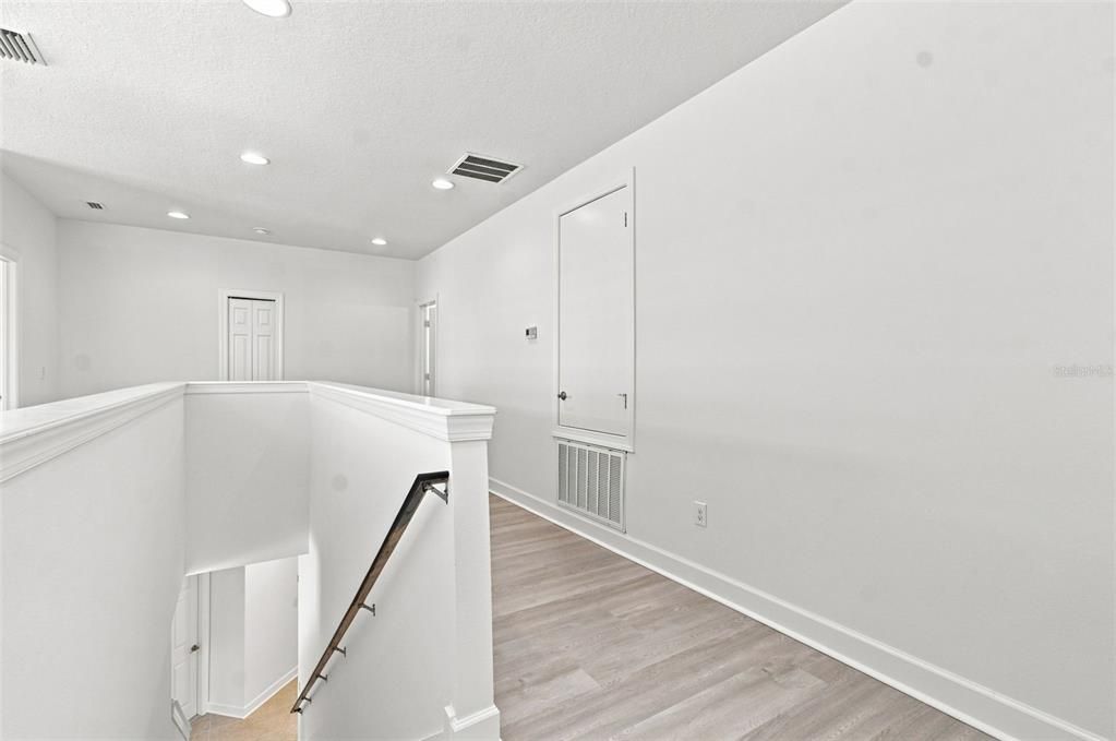 For Sale: $499,999 (3 beds, 3 baths, 2295 Square Feet)
