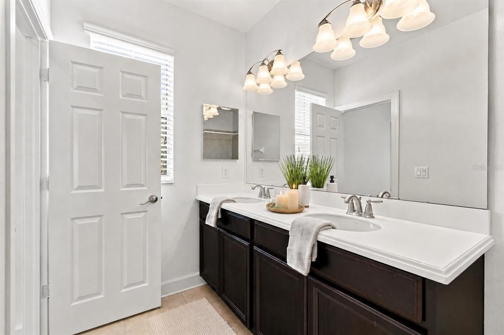 For Sale: $499,999 (3 beds, 3 baths, 2295 Square Feet)