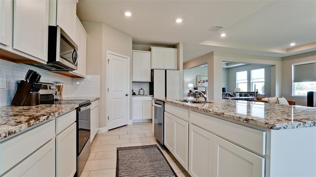 For Sale: $659,000 (4 beds, 3 baths, 2787 Square Feet)