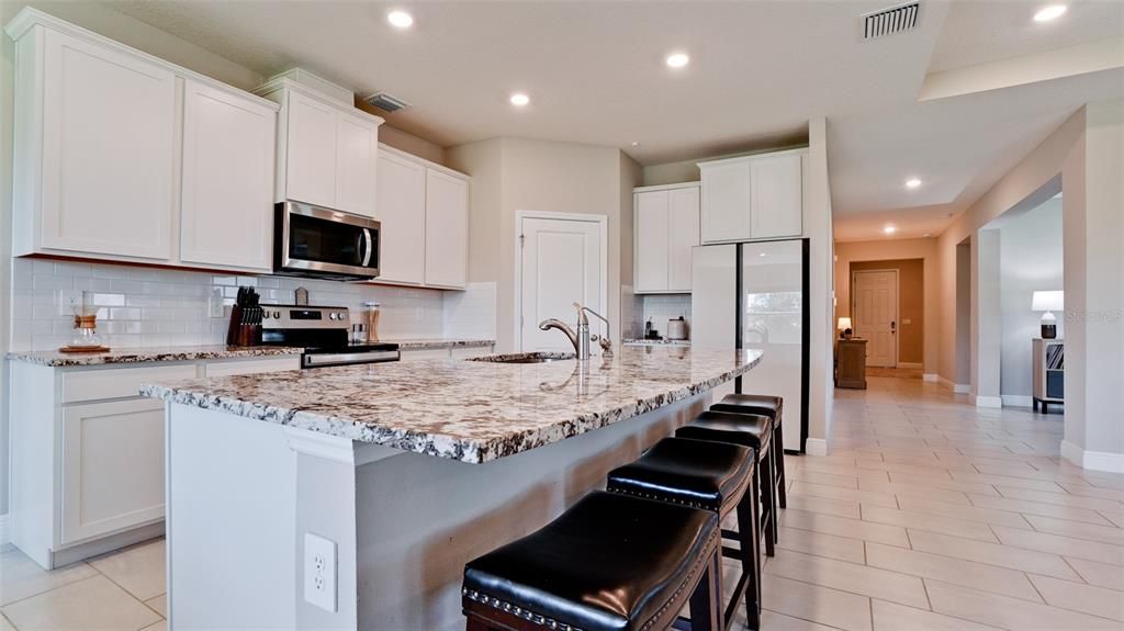 For Sale: $659,000 (4 beds, 3 baths, 2787 Square Feet)