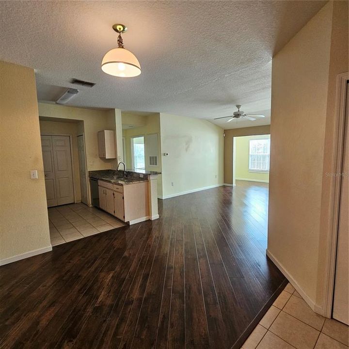 For Rent: $1,750 (2 beds, 2 baths, 1043 Square Feet)