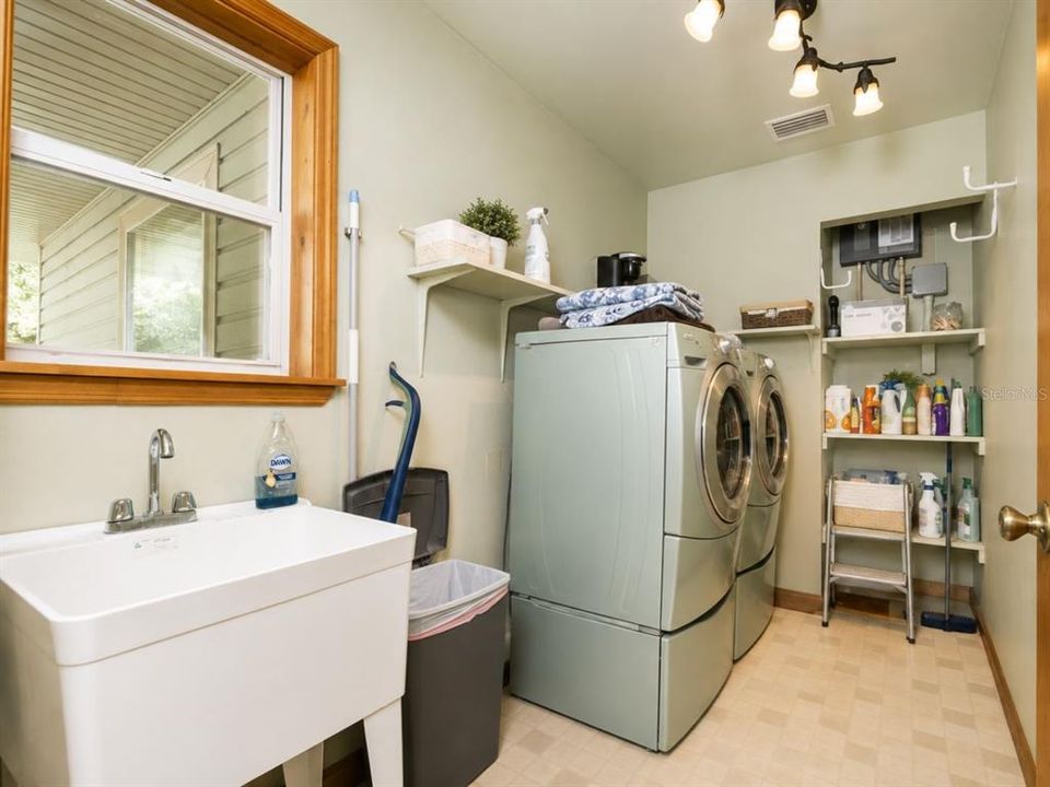 For Sale: $675,000 (4 beds, 2 baths, 2300 Square Feet)