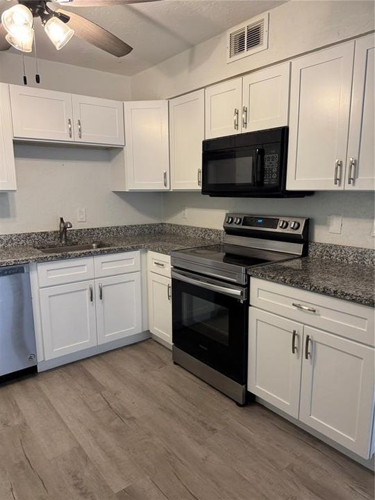 For Sale: $180,000 (2 beds, 2 baths, 1020 Square Feet)