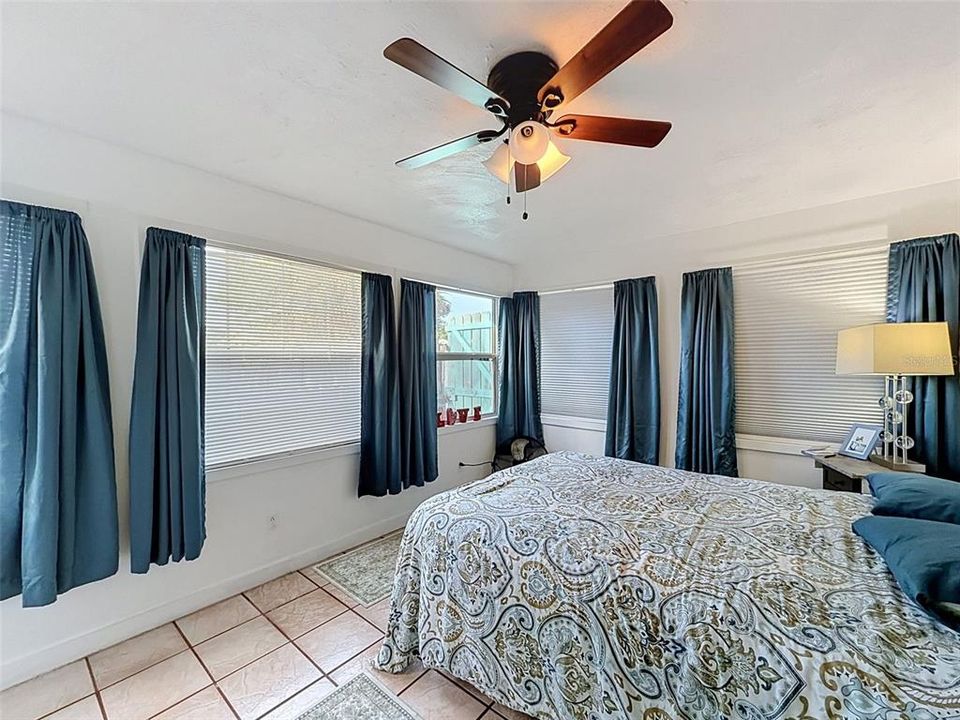 Activo con contrato: $225,000 (3 camas, 2 baños, 1285 Pies cuadrados)