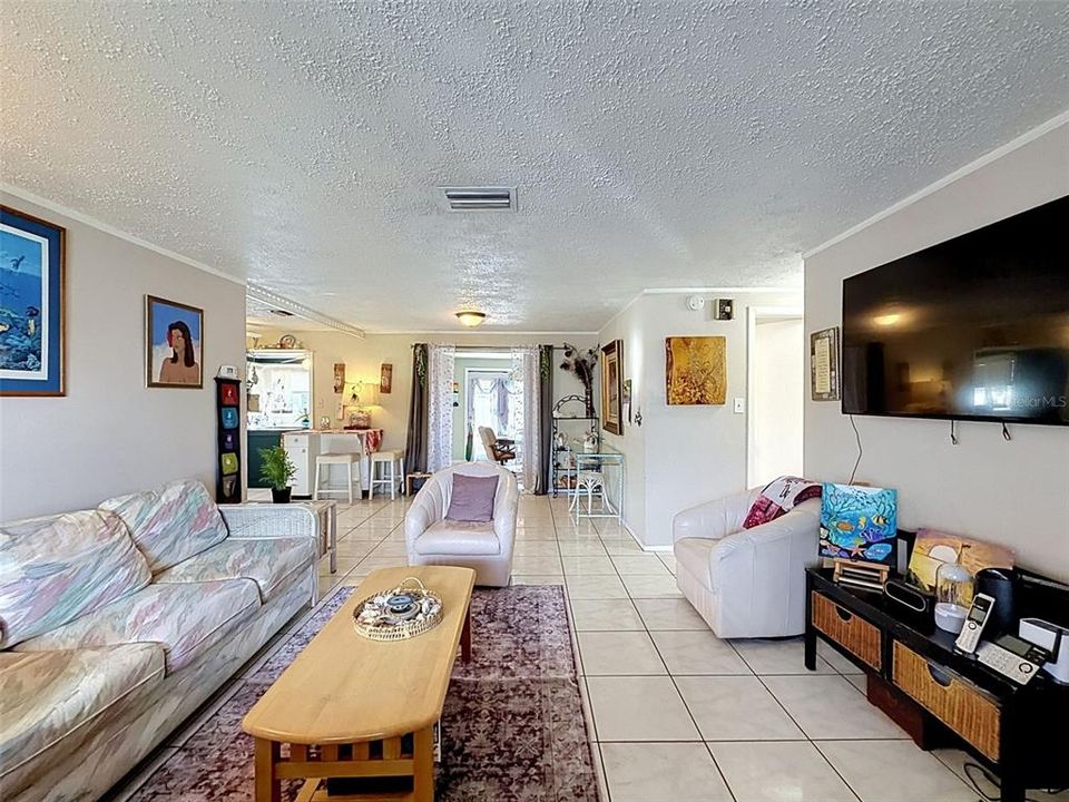 Activo con contrato: $225,000 (3 camas, 2 baños, 1285 Pies cuadrados)