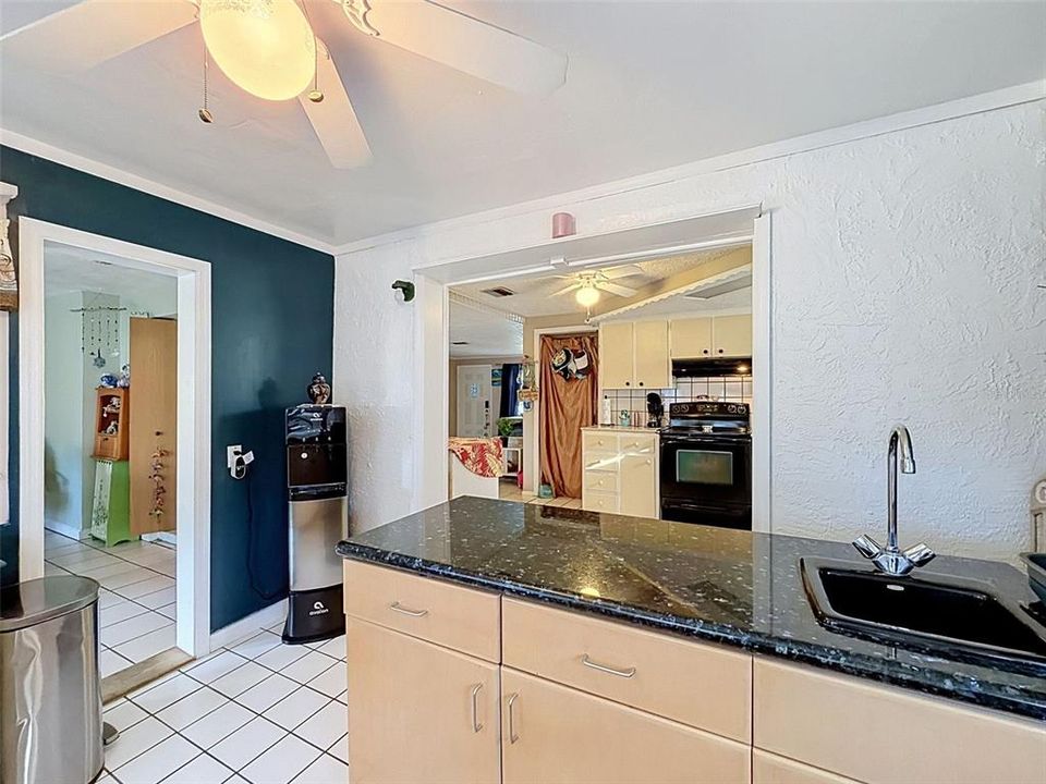 Activo con contrato: $225,000 (3 camas, 2 baños, 1285 Pies cuadrados)