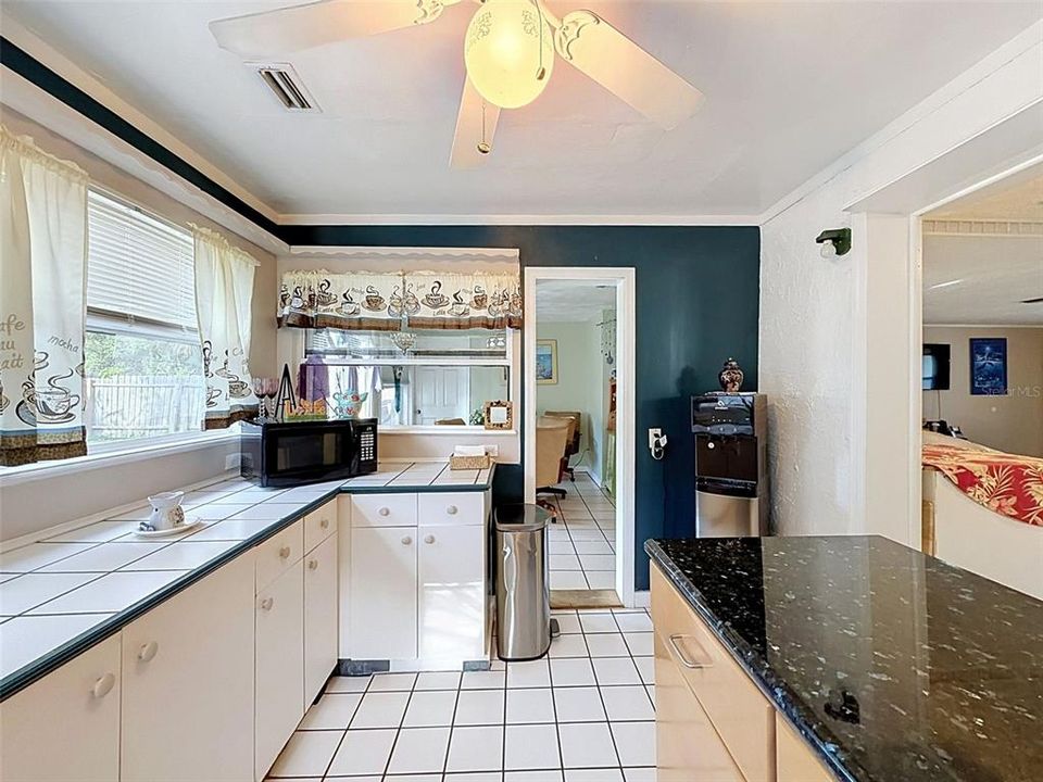 Activo con contrato: $225,000 (3 camas, 2 baños, 1285 Pies cuadrados)
