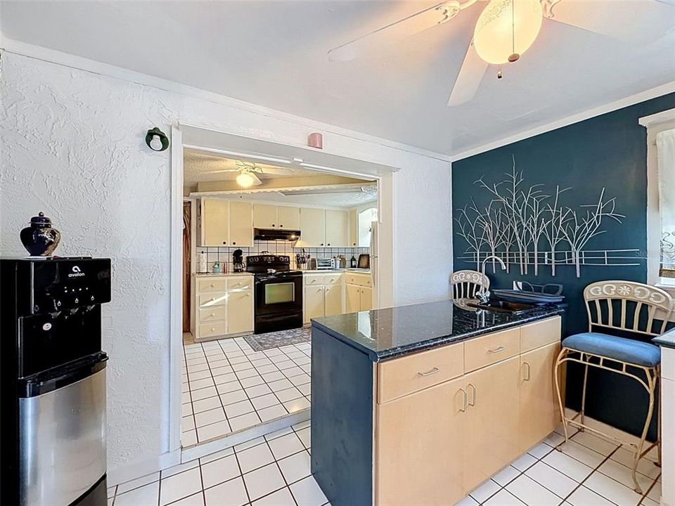 Activo con contrato: $225,000 (3 camas, 2 baños, 1285 Pies cuadrados)