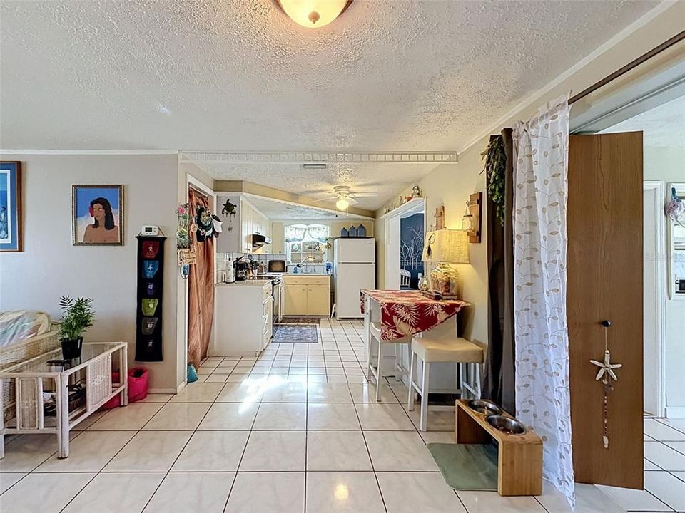 Activo con contrato: $225,000 (3 camas, 2 baños, 1285 Pies cuadrados)