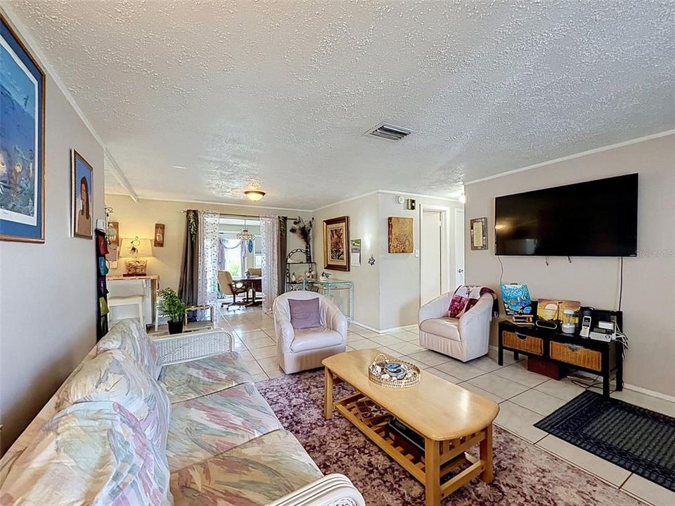 Activo con contrato: $225,000 (3 camas, 2 baños, 1285 Pies cuadrados)