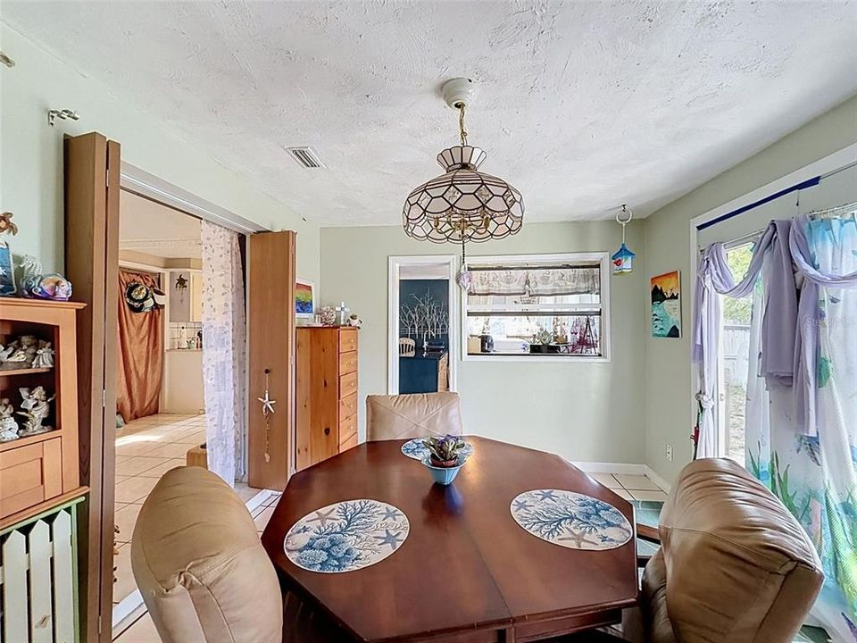 Activo con contrato: $225,000 (3 camas, 2 baños, 1285 Pies cuadrados)
