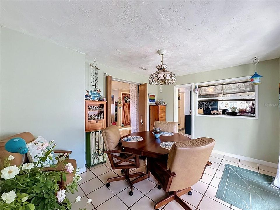 Activo con contrato: $225,000 (3 camas, 2 baños, 1285 Pies cuadrados)