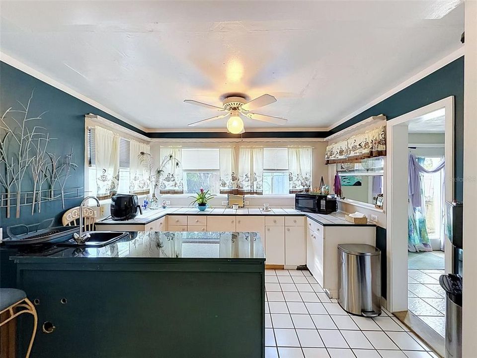 Activo con contrato: $225,000 (3 camas, 2 baños, 1285 Pies cuadrados)