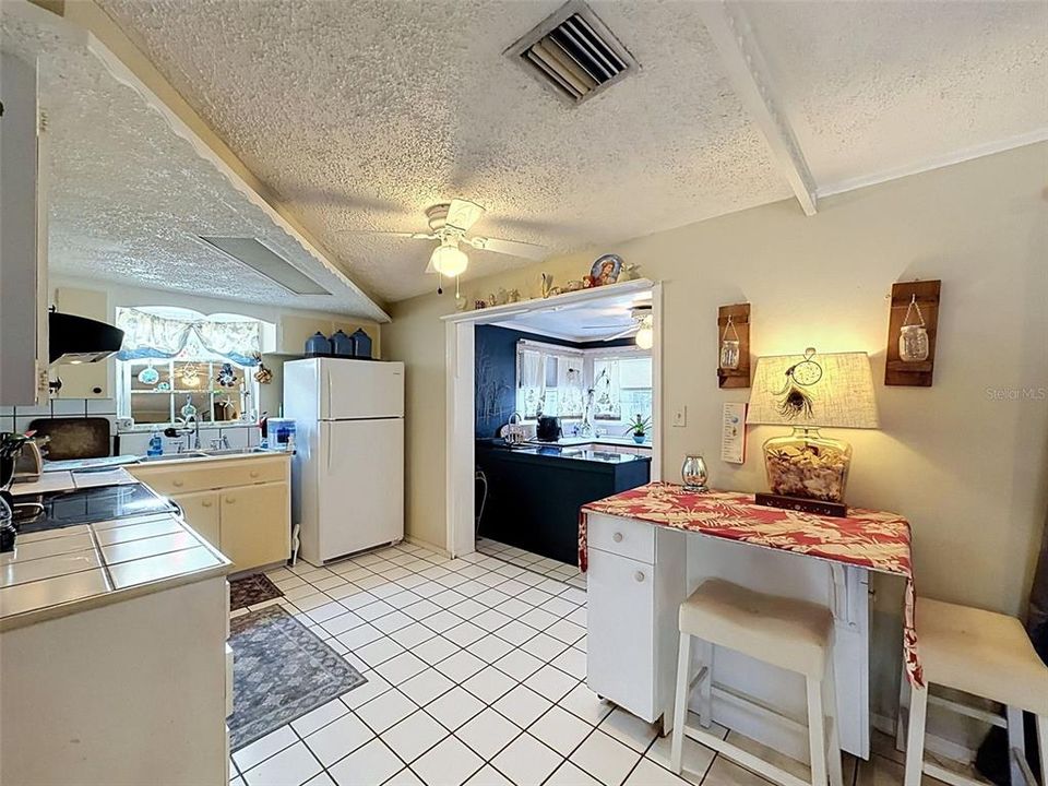 Activo con contrato: $225,000 (3 camas, 2 baños, 1285 Pies cuadrados)
