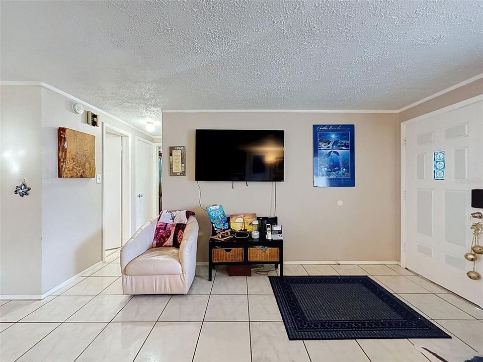Activo con contrato: $225,000 (3 camas, 2 baños, 1285 Pies cuadrados)