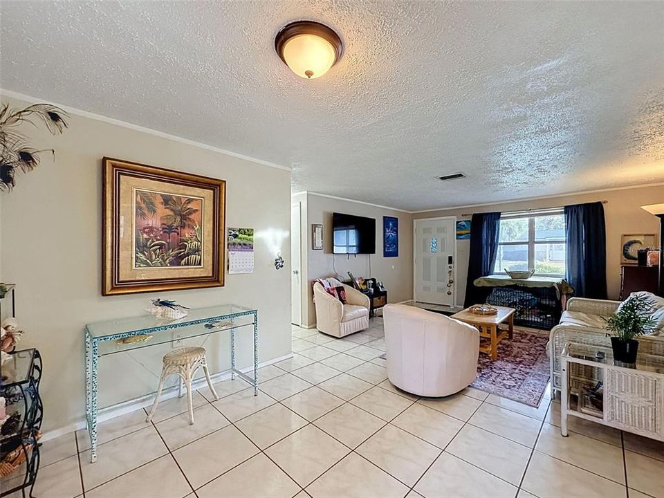 Activo con contrato: $225,000 (3 camas, 2 baños, 1285 Pies cuadrados)
