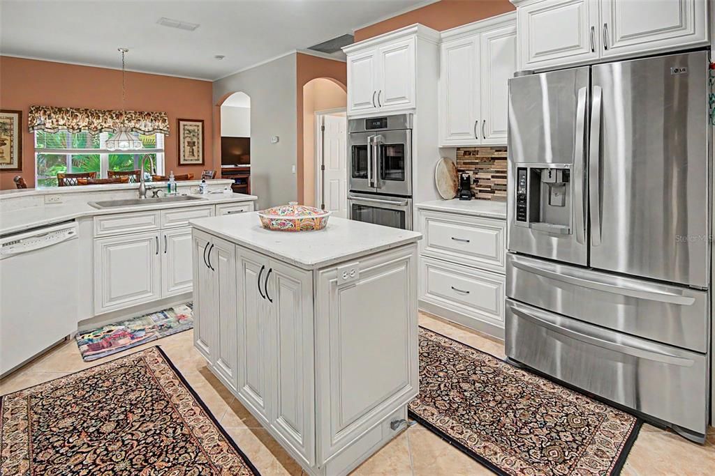 На продажу: $399,000 (2 спален, 2 ванн, 2066 Квадратных фут)