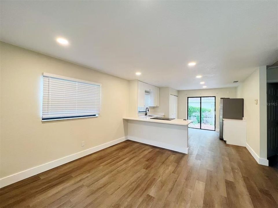 For Rent: $1,697 (2 beds, 1 baths, 729 Square Feet)