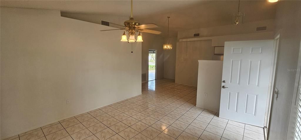 For Sale: $335,000 (3 beds, 2 baths, 1105 Square Feet)