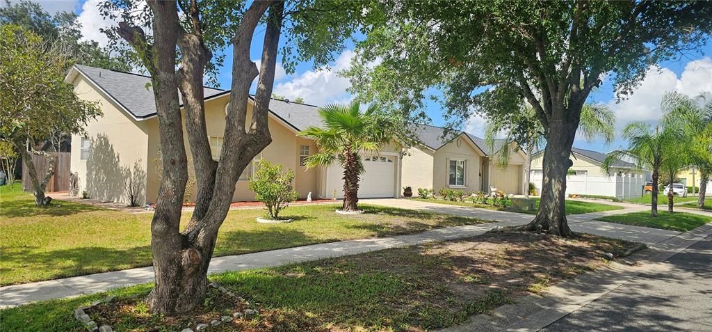 For Sale: $335,000 (3 beds, 2 baths, 1105 Square Feet)
