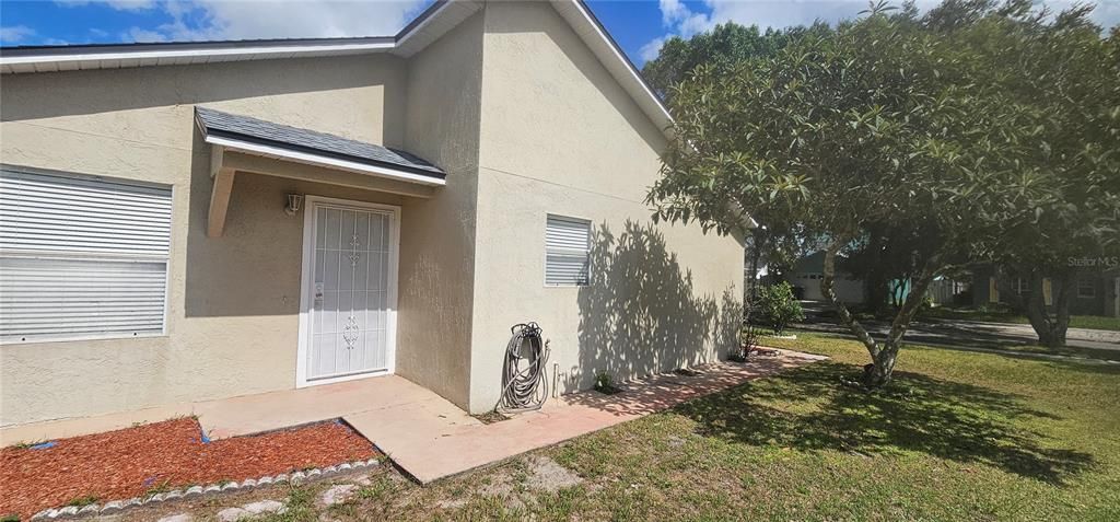 For Sale: $335,000 (3 beds, 2 baths, 1105 Square Feet)