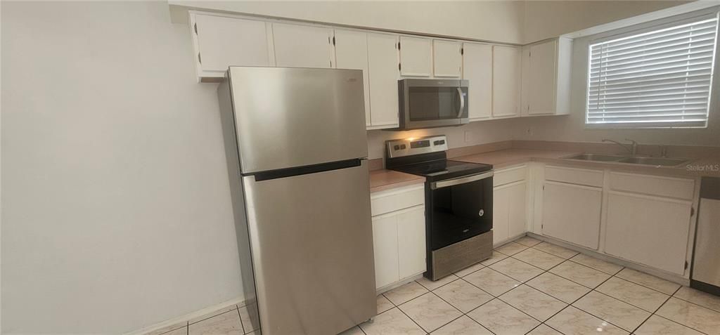 For Sale: $335,000 (3 beds, 2 baths, 1105 Square Feet)