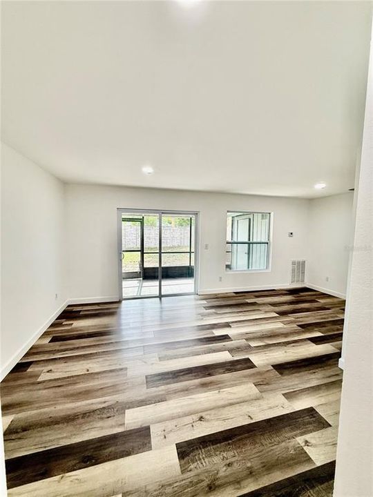 For Sale: $250,000 (3 beds, 2 baths, 1218 Square Feet)