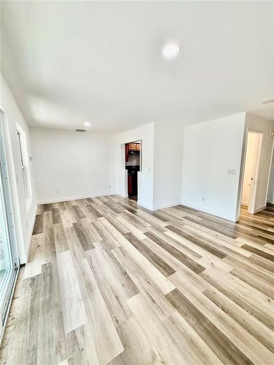 For Sale: $250,000 (3 beds, 2 baths, 1218 Square Feet)