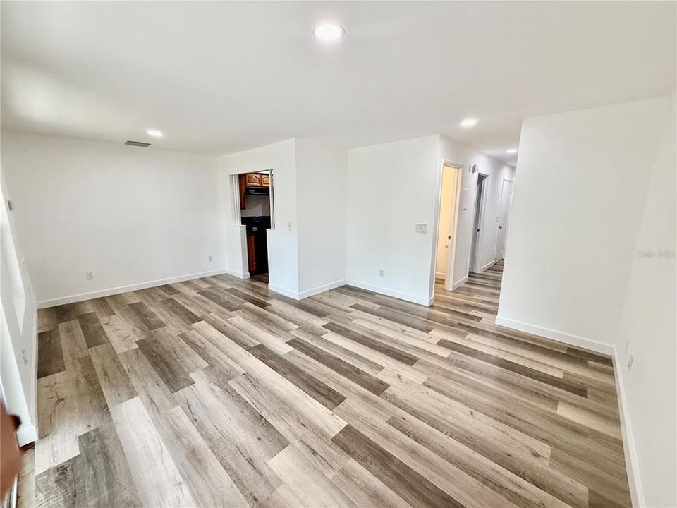 For Sale: $250,000 (3 beds, 2 baths, 1218 Square Feet)