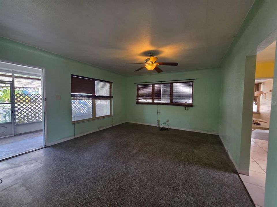 En Venta: $299,900 (2 camas, 1 baños, 1114 Pies cuadrados)