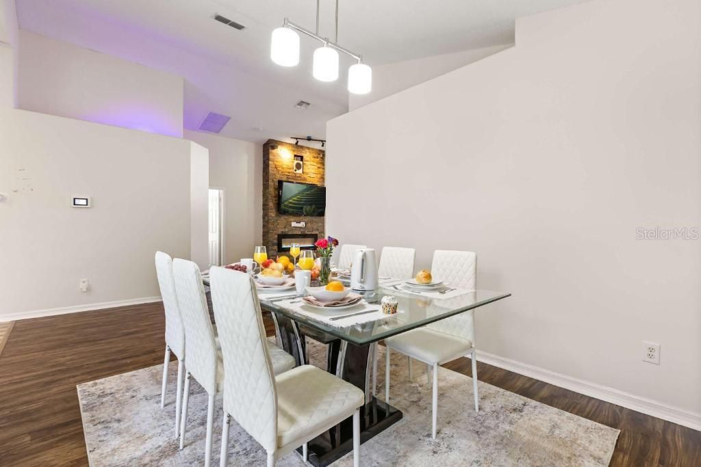 En Venta: $479,990 (4 camas, 3 baños, 1791 Pies cuadrados)
