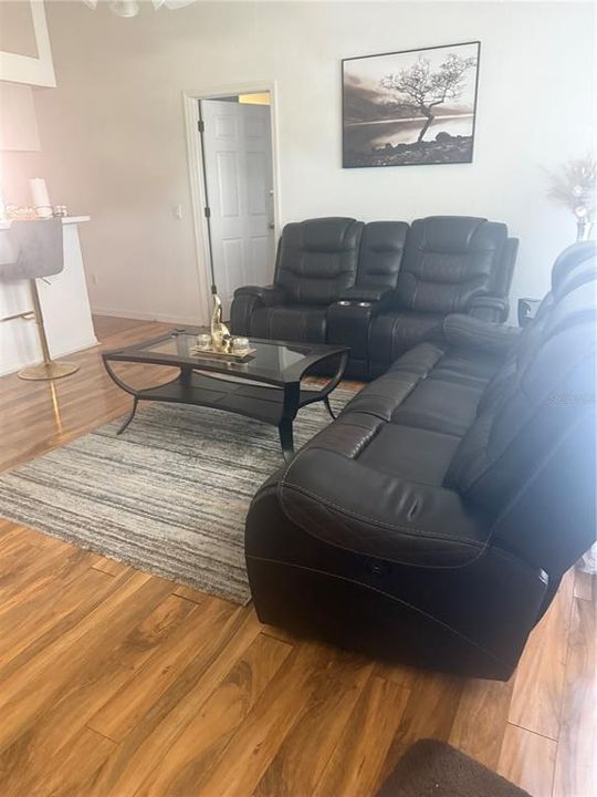 For Sale: $278,000 (3 beds, 2 baths, 1273 Square Feet)